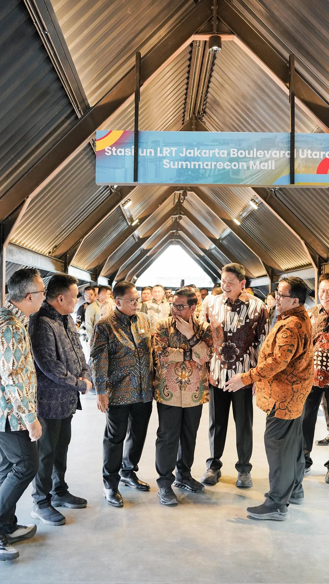 Stasiun LRT Boulevard Utara-Summarecon Mall Dibuat dengan Jembatan Penghubung Menuju Mal: Menghubungkan Transportasi Publik dengan Destinasi Belanja di Jakarta